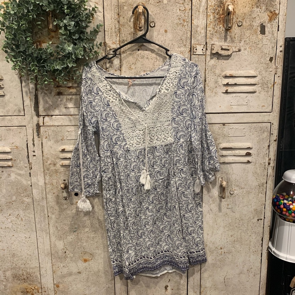 Juniors/women’s dress